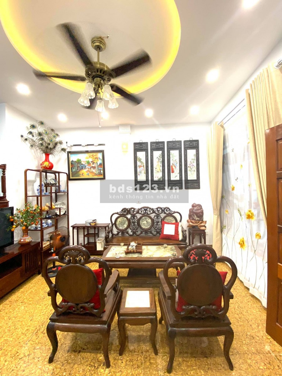 Siêu phẩm đường Láng, gần phố ngõ rộng, tặng nội thất, d6 60m2, giá nhỉnh 4 tỷ, lhcc