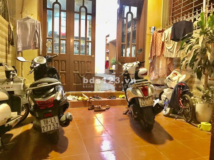 Đường Văn Bé diện tích rộng, nhà bao đẹp, ngõ rông, gần phố, đúc kiên cố 3 tầng, sổ sẵn