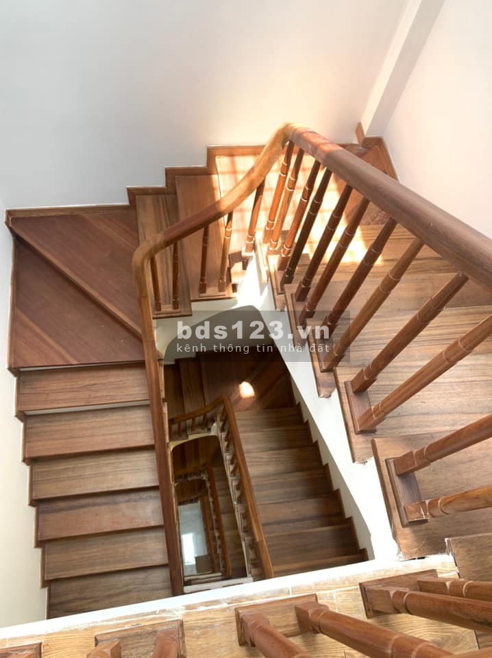 Bán nhà nguyên căn mới ngõ Xuân Đỉnh, Từ Liêm, dt 40m2, 5 tầng, mt 4m, giá 3.8 tỷ, lh 0975513371