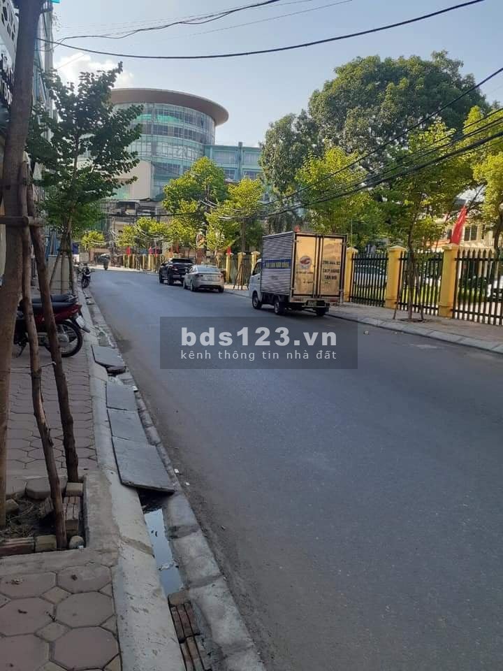 Bán nhà nguyên căn ngã tư Tứ Hiệp taxi đỗ cửa, đt 40m2, 5 tầng, mt 4.1m, giá chỉ hơn 4 tỷ