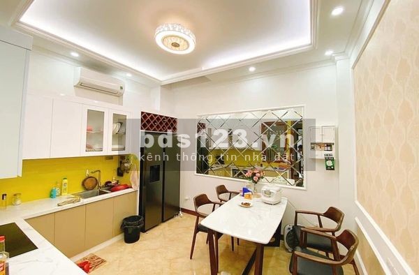 Chỉ hơn 4 tỷ khách hàng có ngay nhà đẹp tại Quận Vip Long Biên, diện tích 48m2, lhcc
