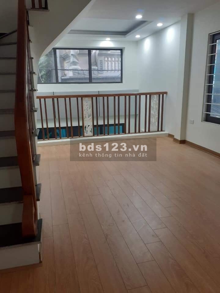 Bán nhà nguyên căn ngã tư Tứ Hiệp taxi đỗ cửa, đt 40m2, 5 tầng, mt 4.1m, giá chỉ hơn 4 tỷ