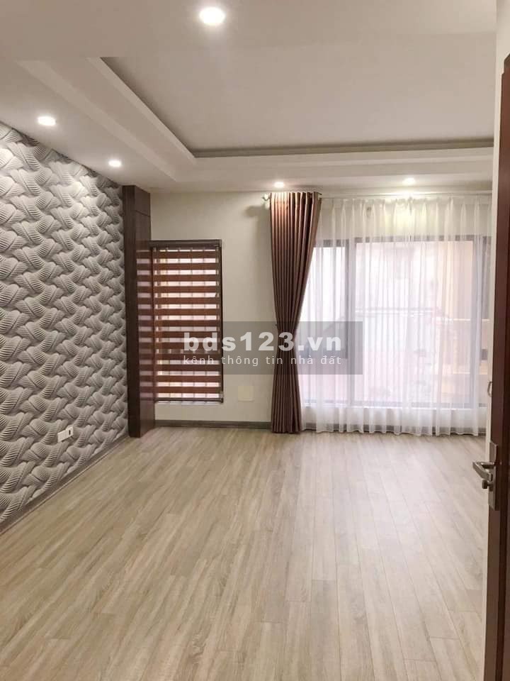Bán nhà đường Lạc Long Quân, nội thất đẳng cấp diện tích sử dụng 42m2, giá bán 4 tỷ