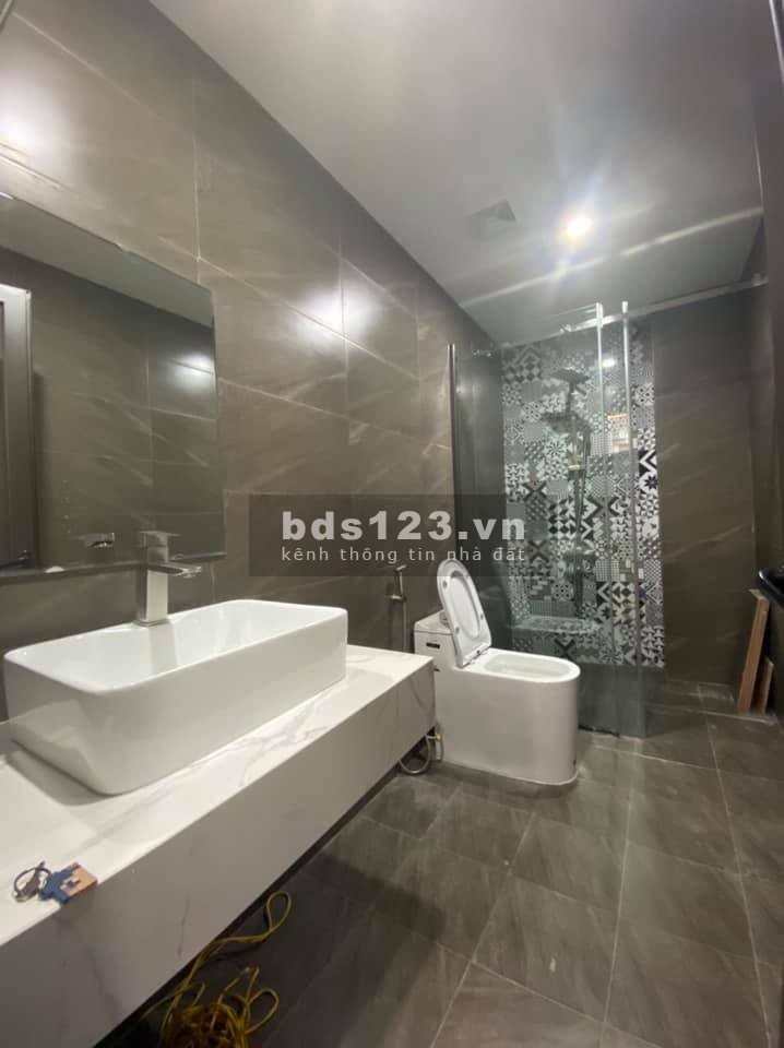 Nhà 2 mặt tiền ngõ thông diện tích sử dụng 50m2 4 tầng giá 4.15 tỷ hẻm an ninh Phan Đình Giót