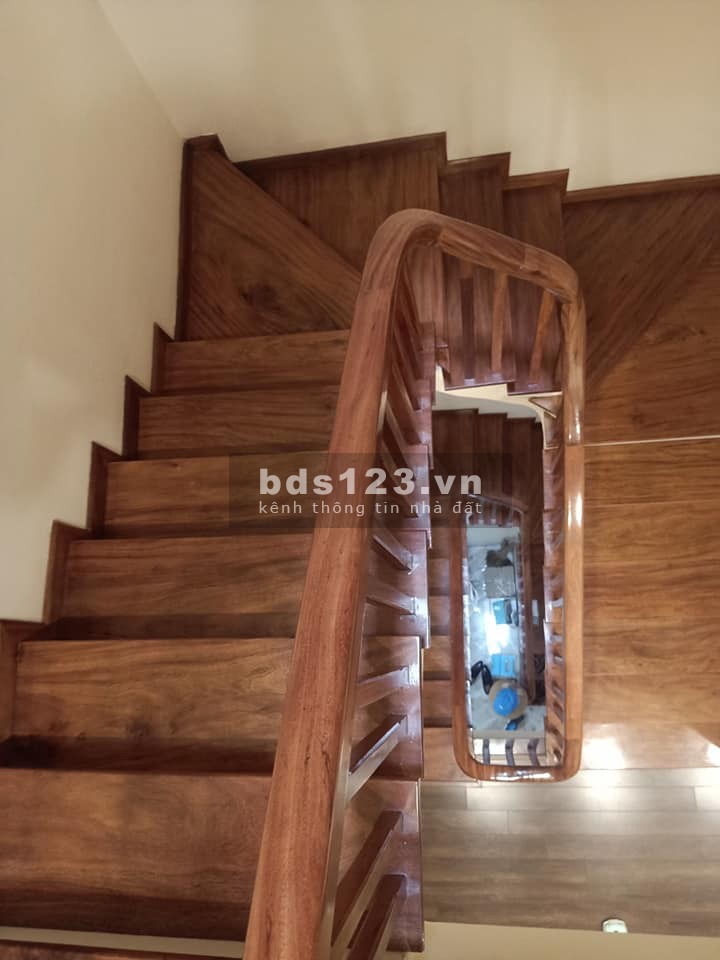 Cực hiếm nhà mới phân lô Định Công Thượng, ô tô vào nhà, dt 55m, 5 tầng, giá 7.5 tỷ. Hoàng Mai