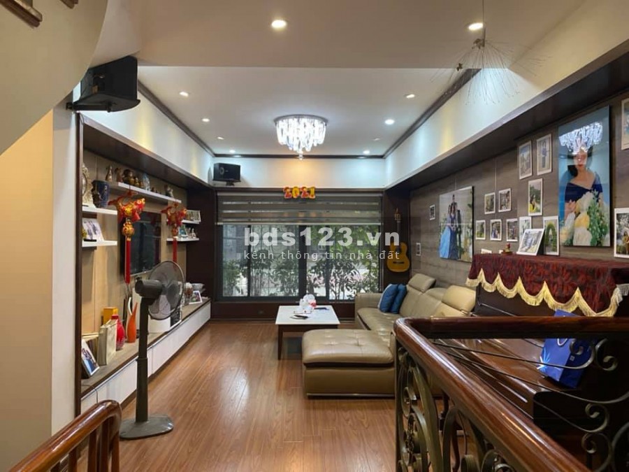 Bán nhà Nguyễn Văn Huyên nhà Vip 2 mặt thoáng, nôij thất tiền tỷ, dt 50m2, giá bán 8.5 tỉ