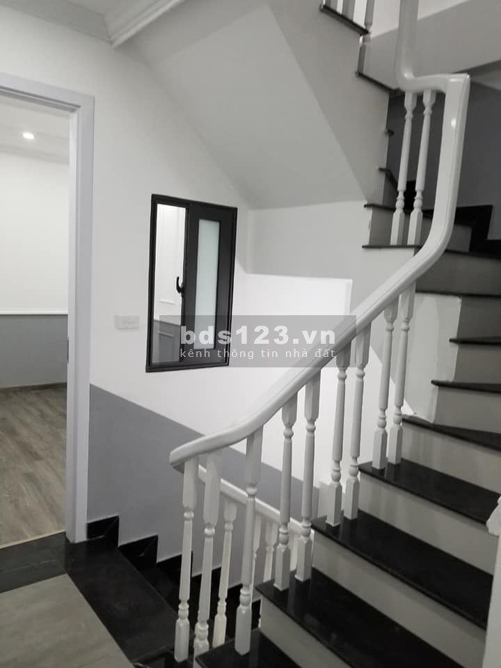 Bán nhà nguyên căn phố Định Công diện tích sử dụng 40m2, 5 tầng giá bán chỉ 4,2 tỷ