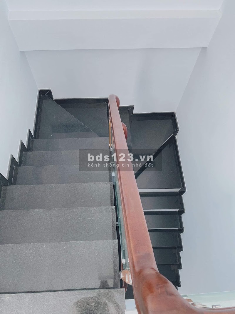 Bán nhà hai mặt tiền Hồng Lạc 75m2 giá giảm sâu 2.5 tỷ chỉ còn 13.5 tỷ