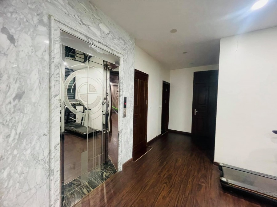 Bán nhà Hoàng Quốc Việt kinh doanh, thang máy, 6 tầng 68m2, giá…