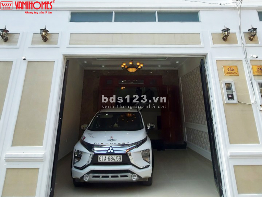 Bán nhà nguyên căn mới nằm ngay chợ Bình Triệu, cách Quốc Lộ 13, dt 80m2, 1 trệt, 2 lầu, sân thượng