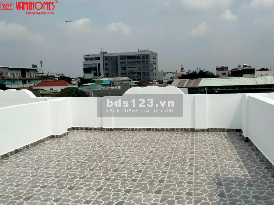 Bán nhà nguyên căn mới nằm ngay chợ Bình Triệu, cách Quốc Lộ 13, dt 80m2, 1 trệt, 2 lầu, sân thượng