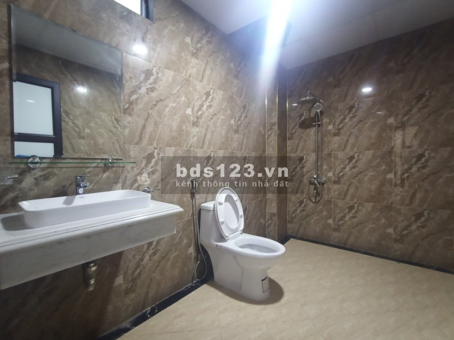 Nhà đẹp ở ngay, gần sân vận động Mỹ Đình, giá bán chỉ 2.43 tỷ, liên hệ 0988431964
