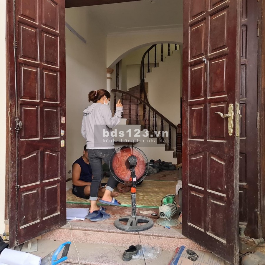 Bán nhà chưa đến 3 tỷ, dt 61m2, Quận Tây Hồ, ở ngay, cực rộng, ô tô tiện ích đủ, sổ sẵn