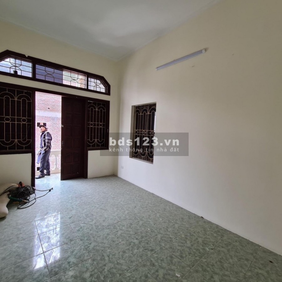 Bán nhà chưa đến 3 tỷ, dt 61m2, Quận Tây Hồ, ở ngay, cực rộng, ô tô tiện ích đủ, sổ sẵn