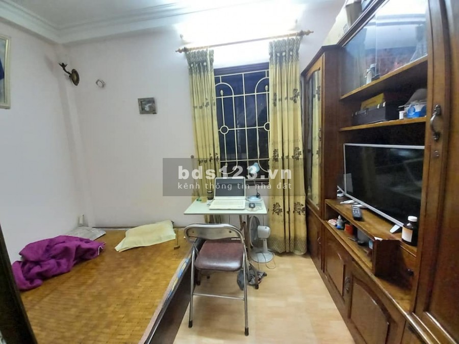 Chính chủ cần bán nhà Quán Thánh, 20m ra phố đúc 5 tầng, 3 pn, giá nhỉnh 2 tỷ, sổ đỏ sẵn