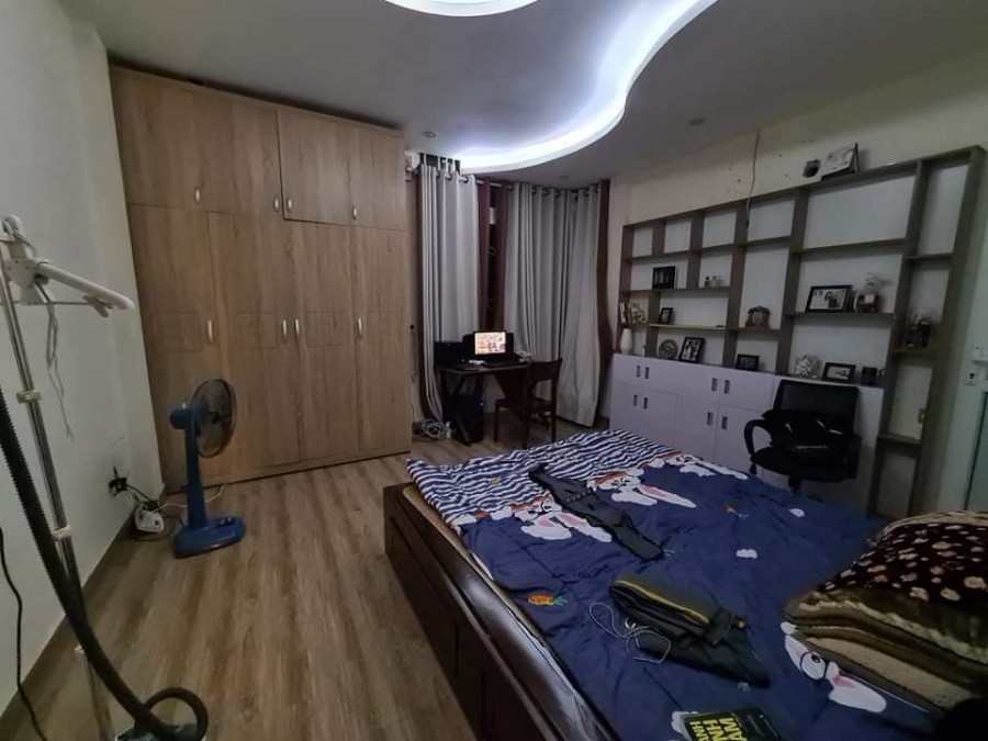Bán nhà Đường Láng, Đống Đa, sổ đỏ vuông đẹp,35m2 x 4T, nhà gần phố, nhỉnh 3 tỷ. LH 0966456918.