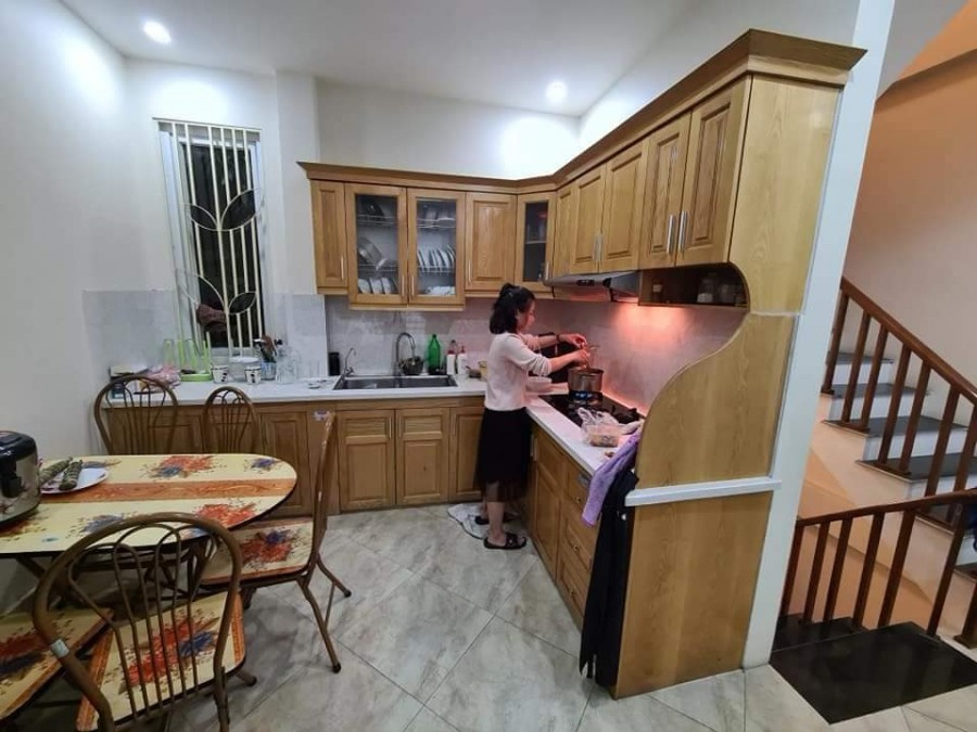Bán nhà Đường Láng, Đống Đa, sổ đỏ vuông đẹp,35m2 x 4T, nhà gần phố, nhỉnh 3 tỷ. LH 0966456918.