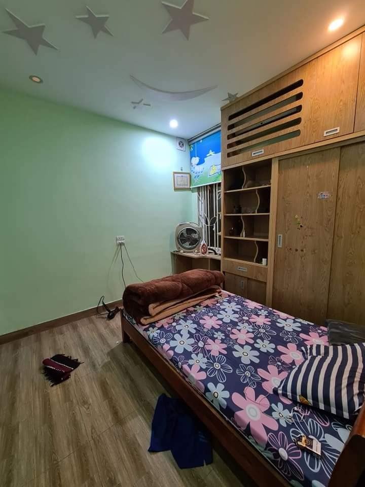 Bán nhà Đường Láng, Đống Đa, sổ đỏ vuông đẹp,35m2 x 4T, nhà gần phố, nhỉnh 3 tỷ. LH 0966456918.