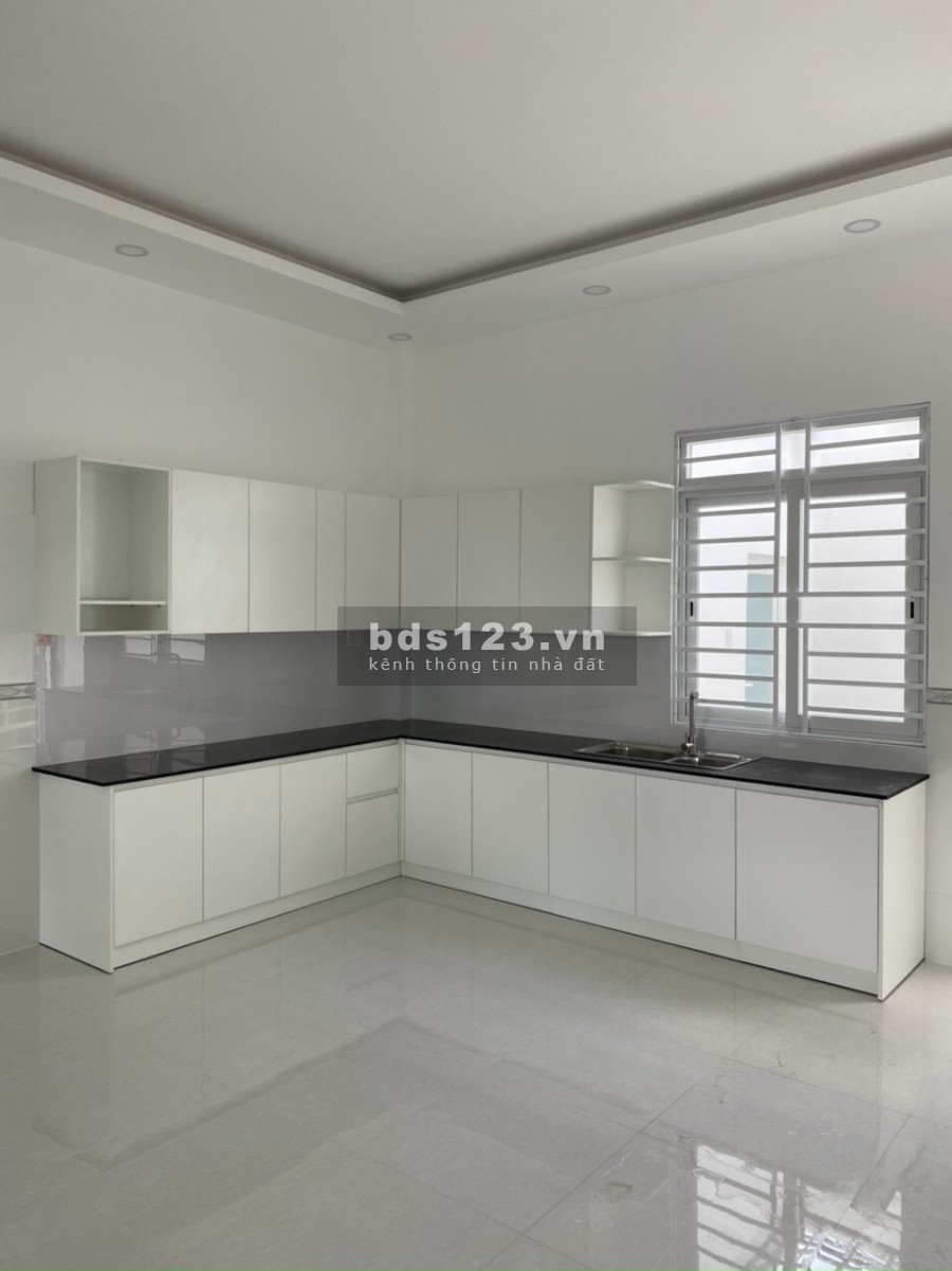 Nhà xây mới KĐT 5 sao, MT Đinh Đức Thiện, 1 trệt 2 lầu, sổ hồng riêng