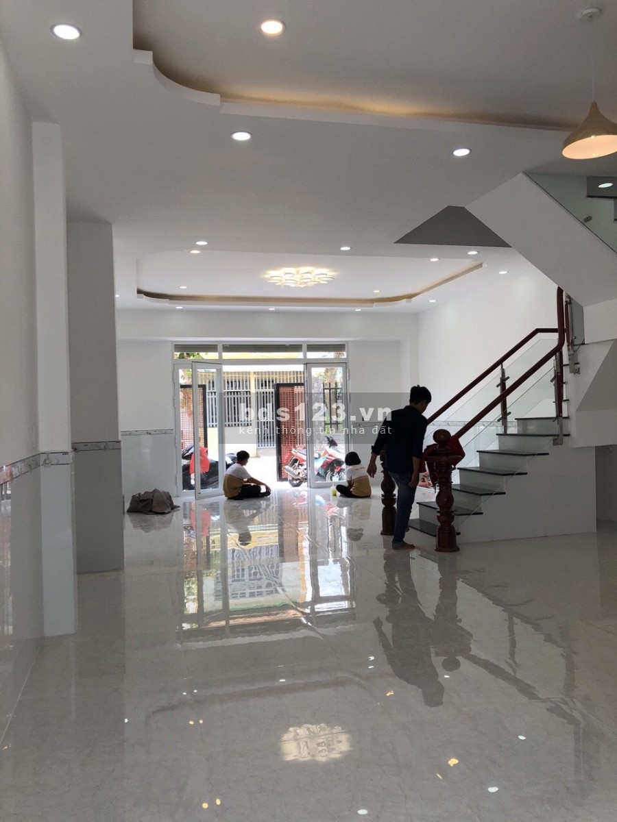 Nhà xây mới KĐT 5 sao, MT Đinh Đức Thiện, 1 trệt 2 lầu, sổ hồng riêng