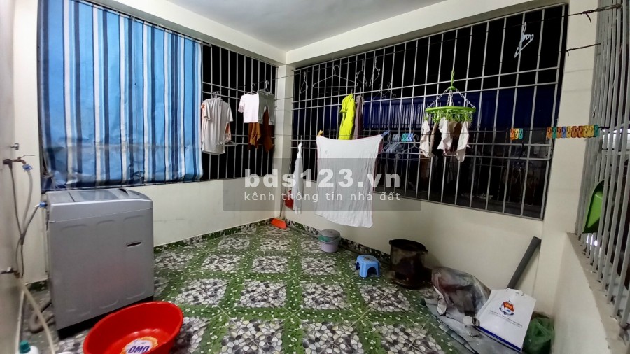Cần bán nhà nhanh vì có việc sử dụng tiền gấp nhà nguyên căn đúc 3 tầng dt 44m2, lhcc