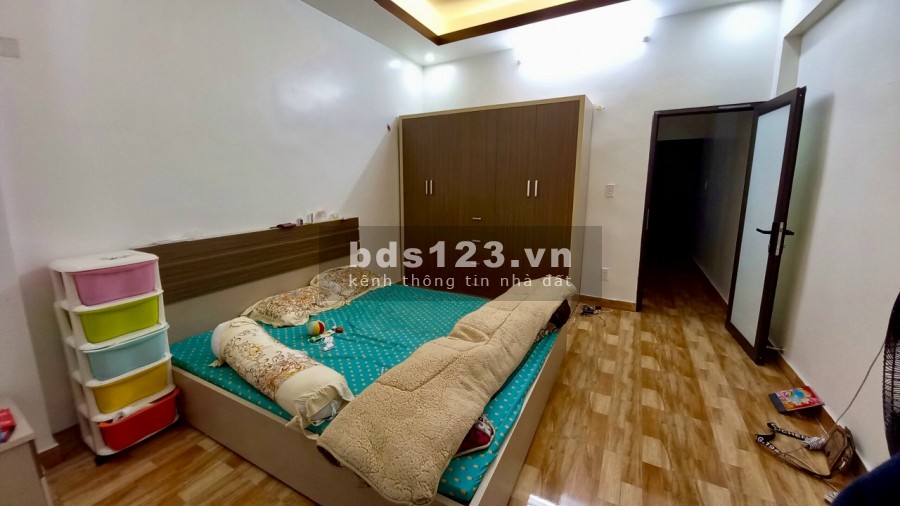 Cần bán nhà nhanh vì có việc sử dụng tiền gấp nhà nguyên căn đúc 3 tầng dt 44m2, lhcc