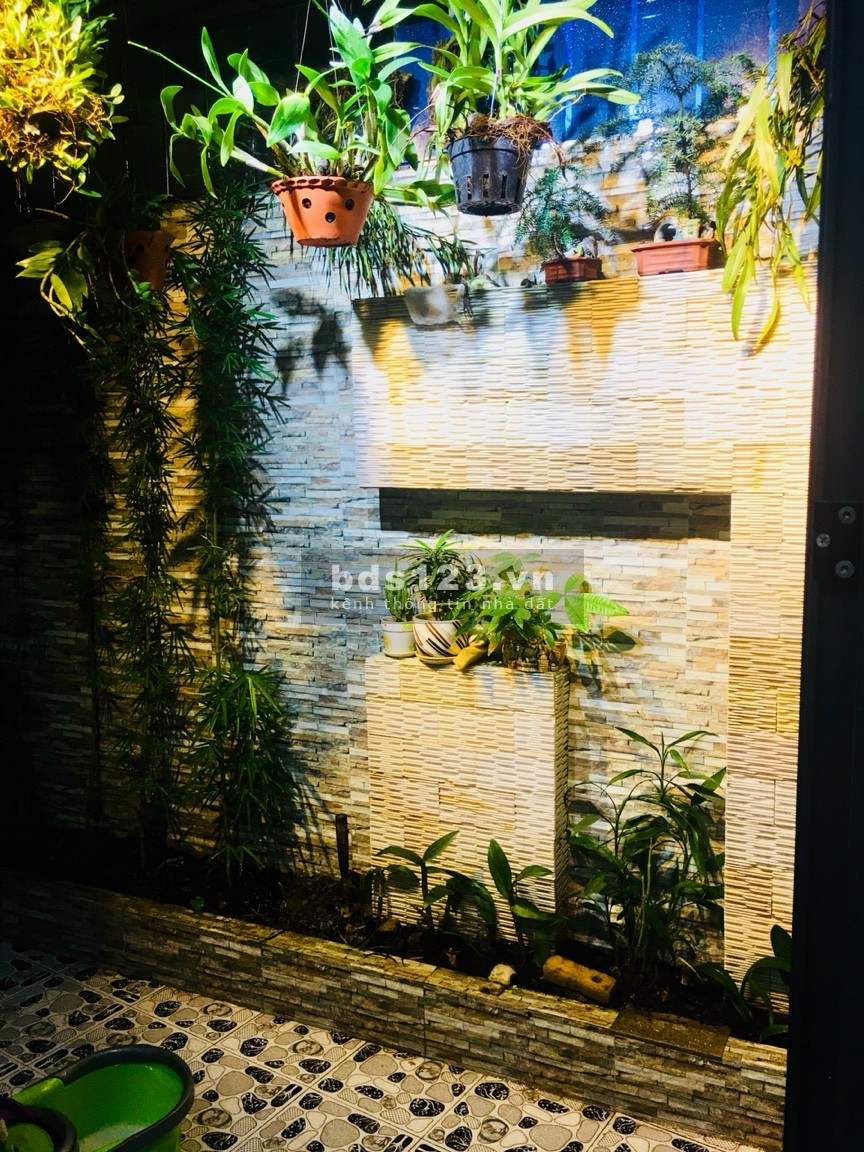 Cần bán nhà nhanh vì có việc sử dụng tiền gấp nhà nguyên căn đúc 3 tầng dt 44m2, lhcc