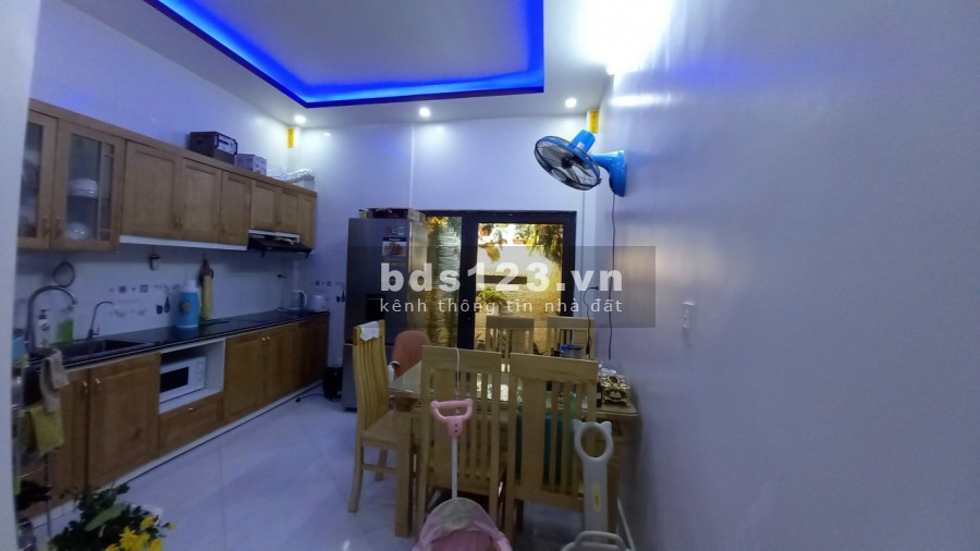 Cần bán nhà nhanh vì có việc sử dụng tiền gấp nhà nguyên căn đúc 3 tầng dt 44m2, lhcc