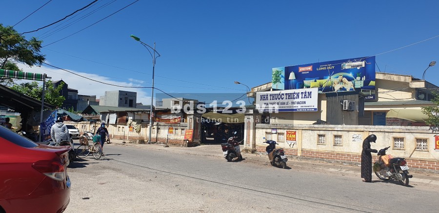 Bán lô đất giá rẻ ngay sát cổng chợ Bắc Lý, kinh doanh tốt, diện tích sử dụng 6 x 18m, full xd