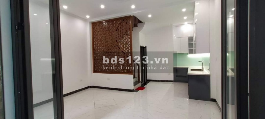 Siêu phẩm nhà mặt phố Trần Quốc Hoàn DT25m2 x 5, mặt tiền 3.3m, giá bán 5,5 tỷ