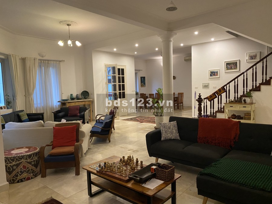 Chính chủ gửi bán nhà 5 tầng Lạc Long Quân, Tây Hồ, Hà Nội, full nội thất - 0973781843 Ánh.