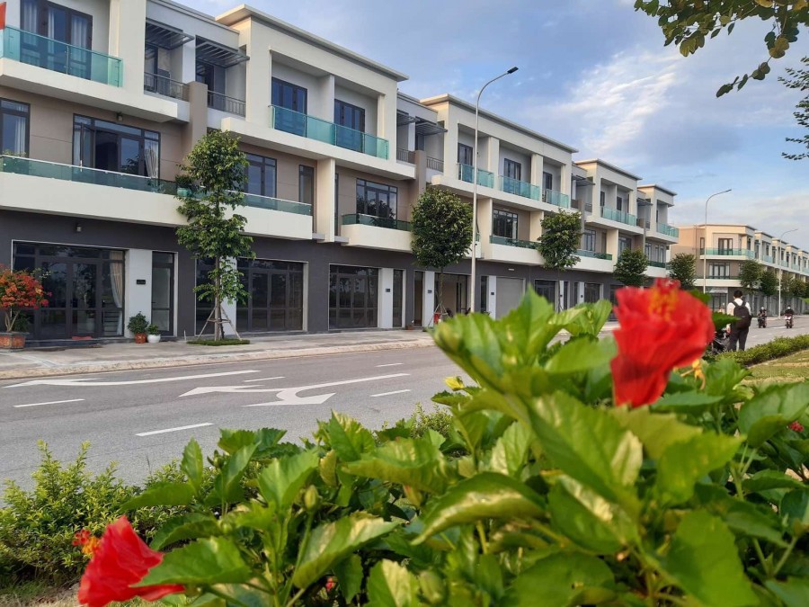 Bán shophouse đối diện khu công nghệ cao với hơn 3000 chuyên gia nước ngoài làm việc