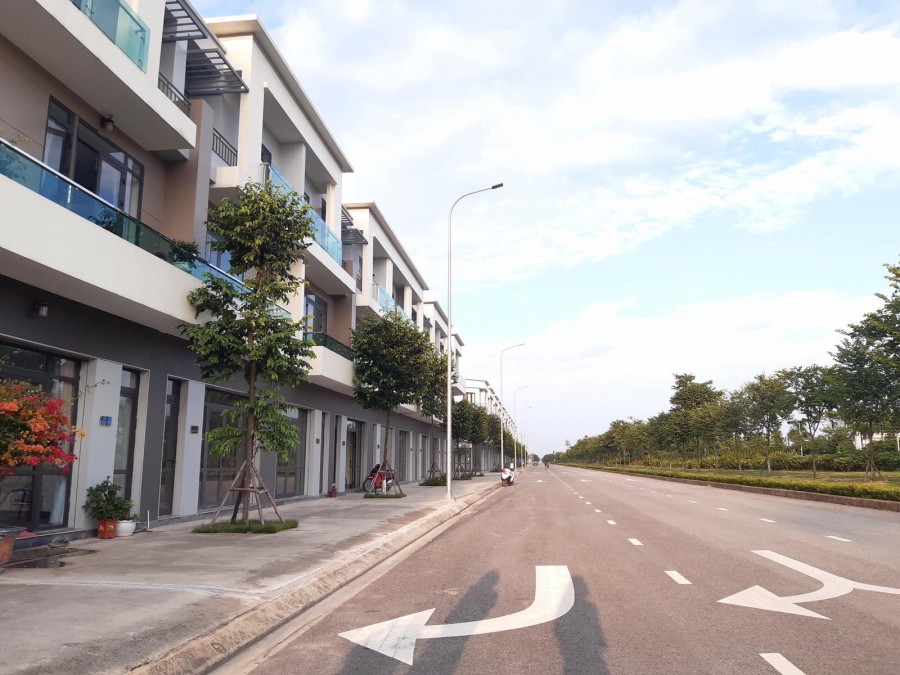 Bán shophouse đối diện khu công nghệ cao với hơn 3000 chuyên gia nước ngoài làm việc