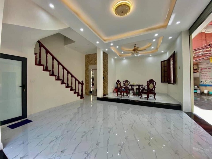 Bán nhà mặt đường Đồng Nhân diện tích 196m2, 4 tầng, mặt tiền 6,5m giá bán chỉ 69,5 tỷ