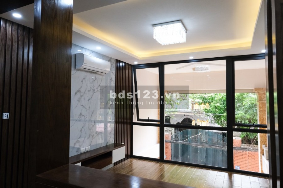 Bán nhà ngõ phố Nguyễn Ngọc Nại, dt 45m2, giá 10 tỷ, phân lô gara ô tô gần phố, thang máy