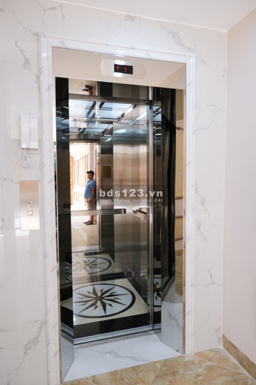 Bán nhà ngõ phố Nguyễn Ngọc Nại, dt 45m2, giá 10 tỷ, phân lô gara ô tô gần phố, thang máy