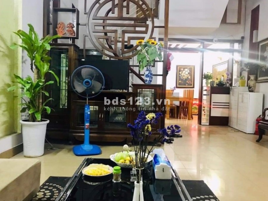 Bán nhà Quan Hoa, dân trí đông đúc, diện tích sử dụng 60m2, giá bán 5.7 tỷ, sổ chính chủ