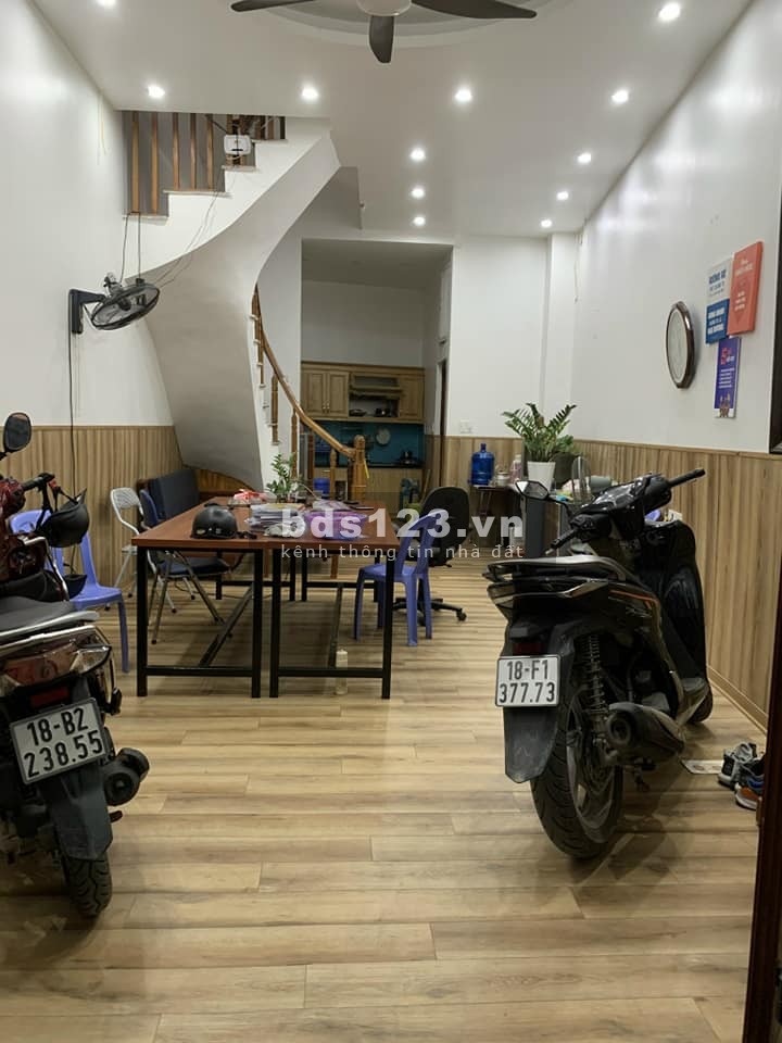 Chính chủ bán gấp, diện tích 48m2, 3 tầng, mặt tiền 4m, giá chỉ 4.38 Tỷ, Minh Khai, Hai Bà Trưng.