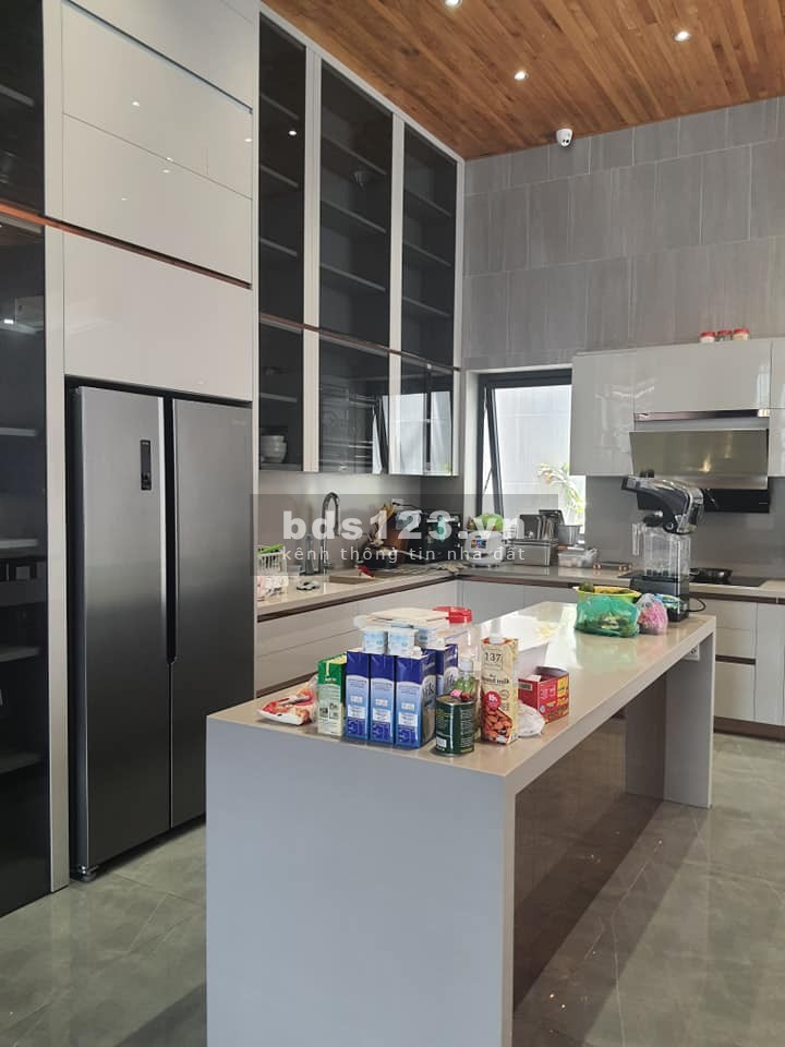 (Gò Vấp)biệt thự nở hậu, tuyệt đẹp, Phạm Văn Đồng, gần sân bay, dt 191m2, 4 tầng, giá 29 tỷ