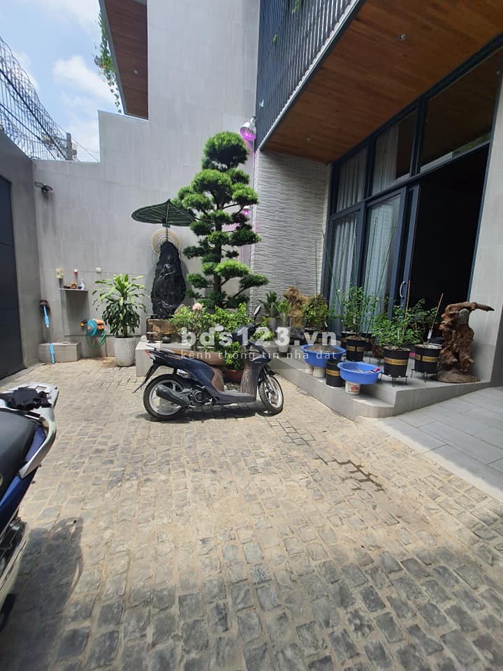 (Gò Vấp)biệt thự nở hậu, tuyệt đẹp, Phạm Văn Đồng, gần sân bay, dt 191m2, 4 tầng, giá 29 tỷ