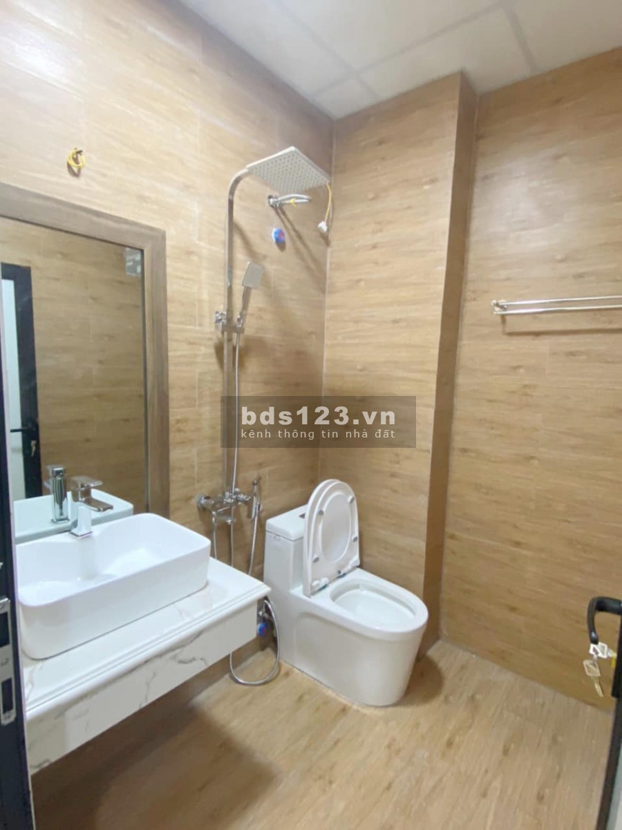 Cần bán gấp 2 căn nhà Quận Cầu Giấy, Hà Nội, nhà mới tinh xung quanh nhiều tiện ích, kèm nội thất