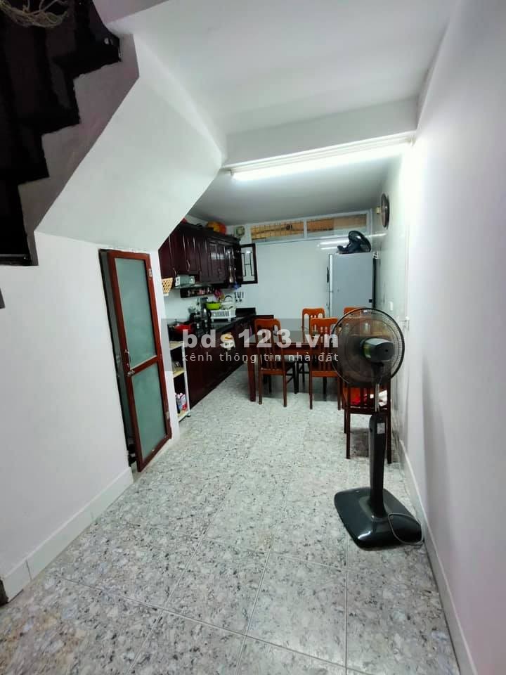 Bán nhà vị trí 46 Trương Định Quận Hai Bà Trưng, 5 tầng diện tích sử dụng 31m2, giá 2.9 tỷ