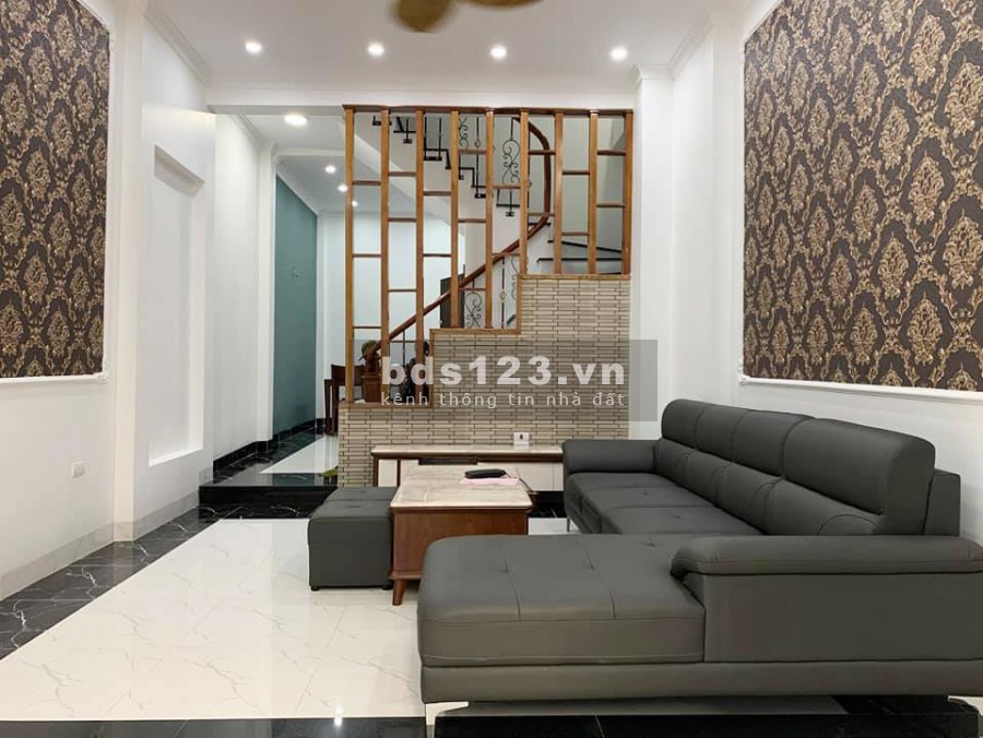 Bán nhà Phố Minh Khai oto đỗ cổng chỉ 95 triệu/m2, khu dân trí cao, hàng xóm văn minh, lhcc