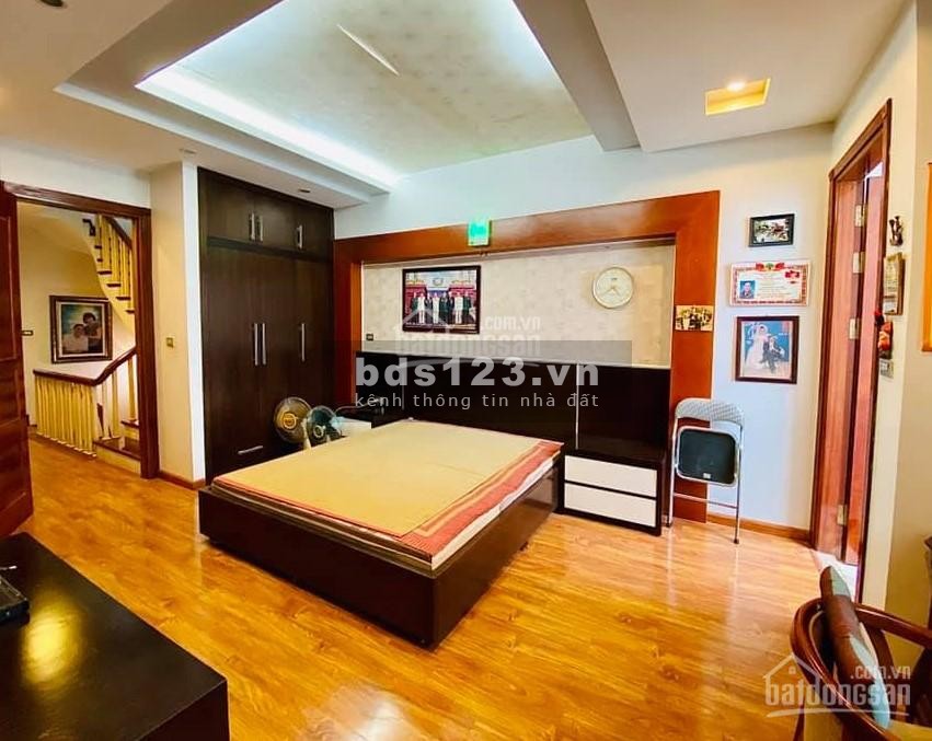 Bán nhà Nguyễn Văn Huyên, sát đường lớn, diện tích sử dụng 55m2, giá bán 5.1 tỷ, lhcc
