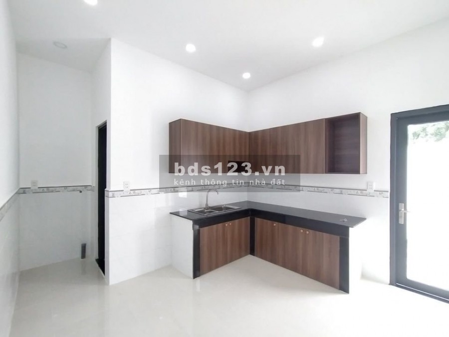 Nhà Xinh xây mới 1 trệt 1 lầu gần KCN Cầu Tràm, diện tích lớn, sổ hồng riêng