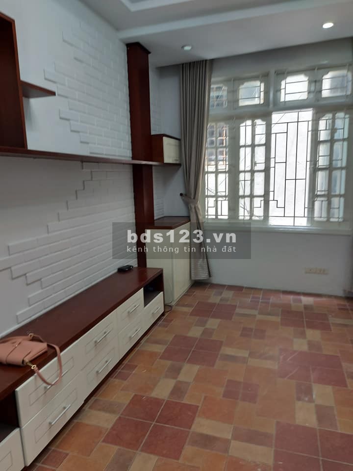 Bán nhà chỉ hơn 2 tỷ, nhà nguyên căn 4 tầng, ở luôn, trung tâm Quận Hai Bà Trưng, sổ chính chủ