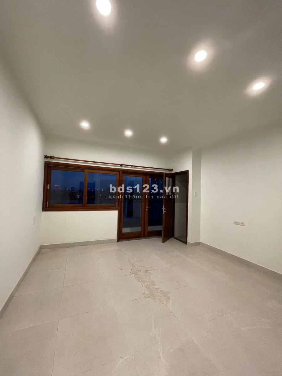 Bán nhà đẹp Đức Giang, ô tô đỗ cửa, diện tích sử dụng 43m2, giá bán nhanh 3.95 tỷ