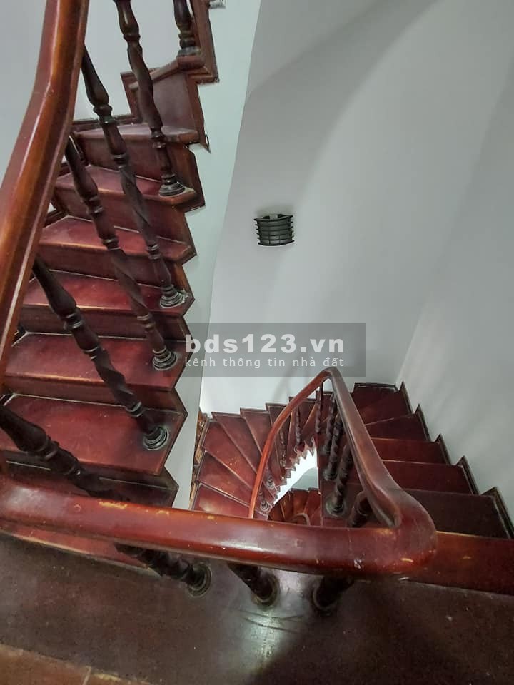 Bán nhà chỉ hơn 2 tỷ, nhà nguyên căn 4 tầng, ở luôn, trung tâm Quận Hai Bà Trưng, sổ chính chủ