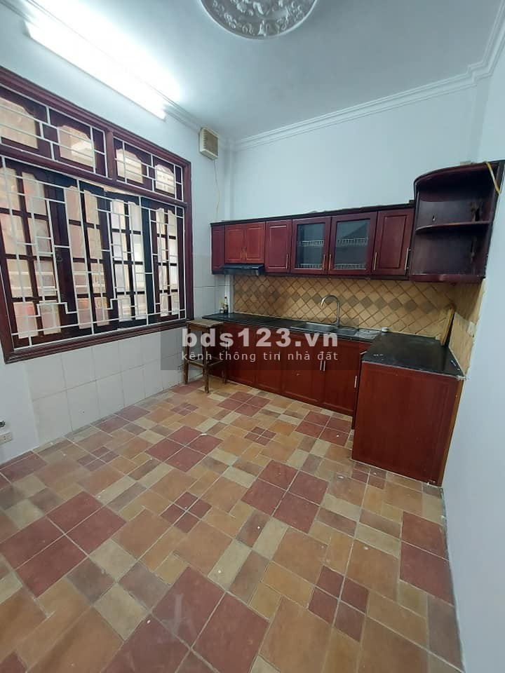 Bán nhà chỉ hơn 2 tỷ, nhà nguyên căn 4 tầng, ở luôn, trung tâm Quận Hai Bà Trưng, sổ chính chủ