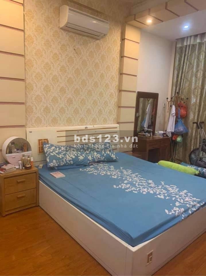Bán nhà tuyệt đẹp phố Trần Khát Chân xách vali về ở luôn dt 36m2, giá 2.7 tỷ, sổ sẵn